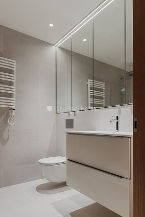 Fasādes māja, renovēta māja, uzstādīti saules enerģijas paneļi, labiekārtots apzaļumots Rīga - foto 5