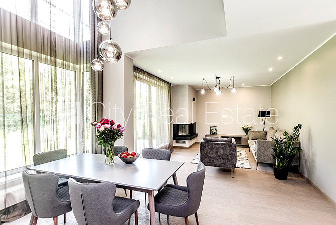 Частный дом, зеленая территория 2600 м2, закрытый двор, место для машины, бассеин 12.5 Юрмала - изображение 1