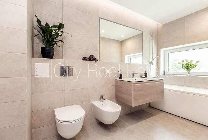 Частный дом, зеленая территория 2600 м2, закрытый двор, место для машины, бассеин 12.5 Юрмала - изображение 13