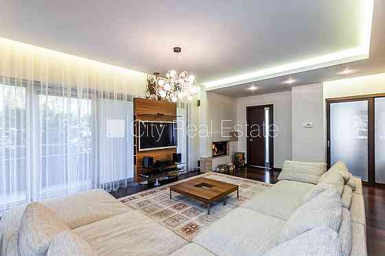 Земля в собственности, новостройка, благоустроенный озеленённый двор, закрытый Юрмала