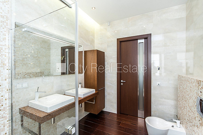 Земля в собственности, новостройка, благоустроенный озеленённый двор, закрытый Юрмала - изображение 17