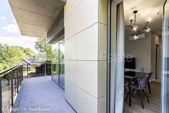 Новостройка, благоустроенная озеленённая территория, закрытый двор, территория Юрмала