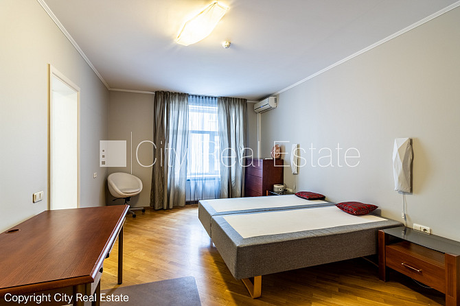 Fasādes māja, renovēta māja, ieeja no ielas, ir lifts, kāpņu telpa pēc kosmētiskā remonta, Rīga - foto 11