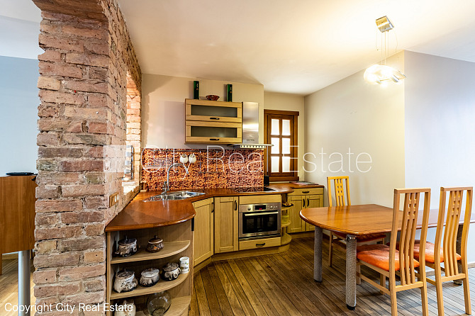 Fasādes māja, renovēta māja, ieeja no ielas, ir lifts, kāpņu telpa pēc kosmētiskā remonta, Rīga - foto 5