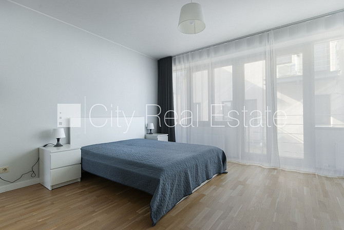 Projekts - Kalpaka Residence, fasādes māja, labiekārtots apzaļumots pagalms, ieeja no ielas, ir Rīga - foto 7