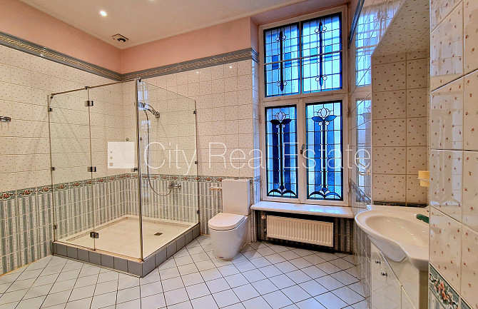 Fasādes māja, renovēta māja, nomainītas inženierkomunikācijas, labiekārtota apzaļumota Rīga - foto 19