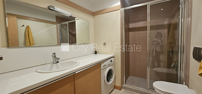 Новостройка, благоустроенный озеленённый двор, въездные ворота оснащены Рига - изображение 16