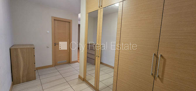 Новостройка, благоустроенный озеленённый двор, въездные ворота оснащены Рига - изображение 18