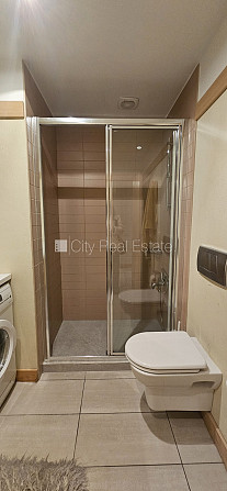 Новостройка, благоустроенный озеленённый двор, въездные ворота оснащены Рига - изображение 17