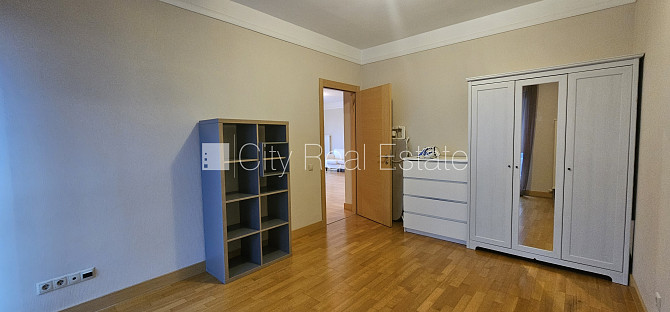 Новостройка, благоустроенный озеленённый двор, въездные ворота оснащены Рига - изображение 15