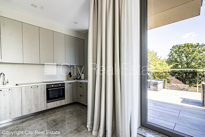 Новостройка, фасадный дом, благоустроенная озеленённая территория, закрытая Юрмала - изображение 4