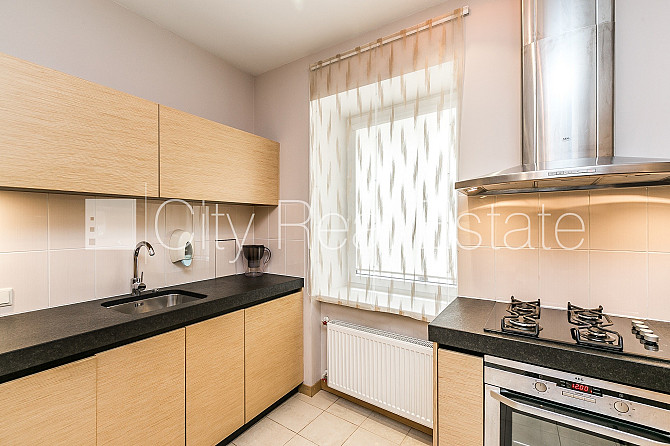 Pagalma māja, mansards, logi vērsti uz pagalma pusi, guļamistabu skaits 2 gab., divstāvīgs, Rīga - foto 4