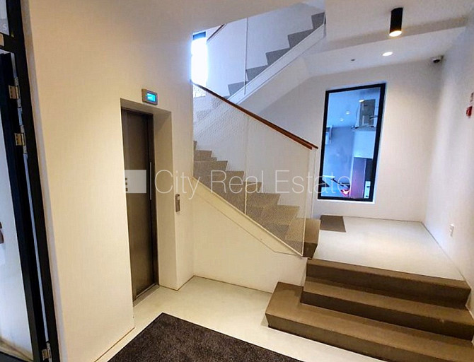 Zeme īpašumā, jaunceltne, fasādes māja, monolīta betona sienas, par terases platību Rīga - foto 13