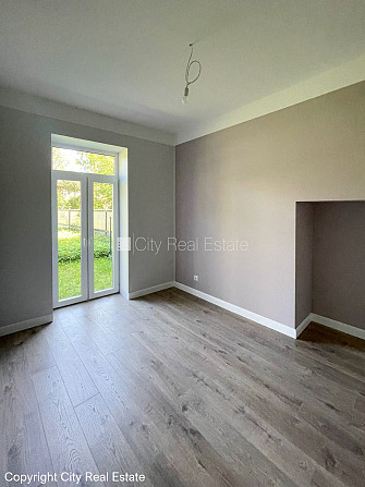 Pagalma māja, labiekārtota apzaļumota teritorija, iežogota teritorija, bezmaksas stāvvieta Rīga - foto 2