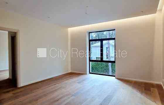 Земля в собственности, таунхаус, новостройка, количество квартир в здании 4 шт., Юрмала