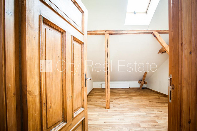 Fasādes māja, vieta automašīnai, kāpņu telpa pēc kosmētiskā remonta, istabas izolētas, Rīga - foto 8