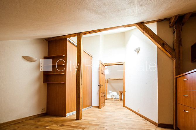 Fasādes māja, vieta automašīnai, kāpņu telpa pēc kosmētiskā remonta, istabas izolētas, Rīga - foto 14