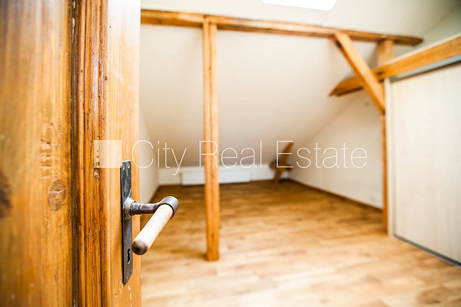 Fasādes māja, vieta automašīnai, kāpņu telpa pēc kosmētiskā remonta, istabas izolētas, Rīga - foto 11