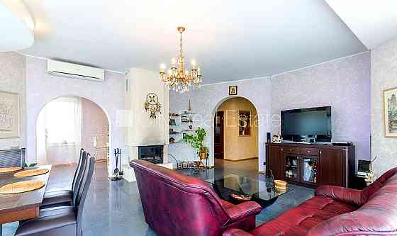 Частный дом, новостройка, благоустроенная озеленённая территория 1600 м2, въездные Jūrmala