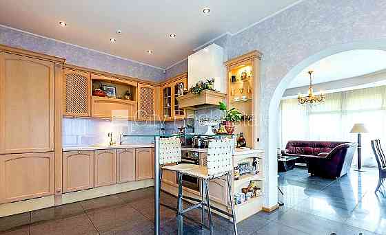 Частный дом, новостройка, благоустроенная озеленённая территория 1600 м2, въездные Jūrmala