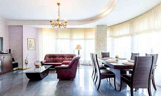 Частный дом, новостройка, благоустроенная озеленённая территория 1600 м2, въездные Jūrmala