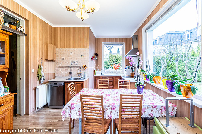 Labiekārtota apzaļumota teritorija, guļamistabu skaits 3 gab., gāzes apkure, restaurēti, Jūrmala - foto 1