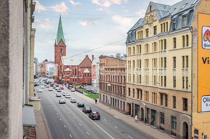 Fasādes māja, slēgts pagalms, vieta automašīnai, ieeja no ielas, ir lifts, kāpņu telpa pēc Rīga - foto 10