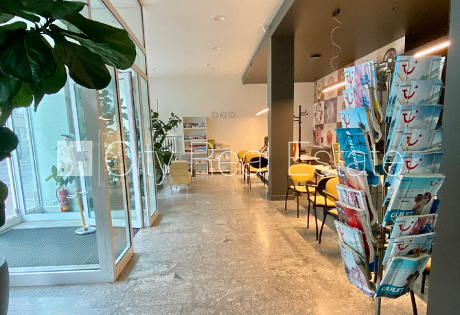 Фасадный дом, реновированный дом, вход с улицы, окна выходят в обе стороны дома, Рига - изображение 3