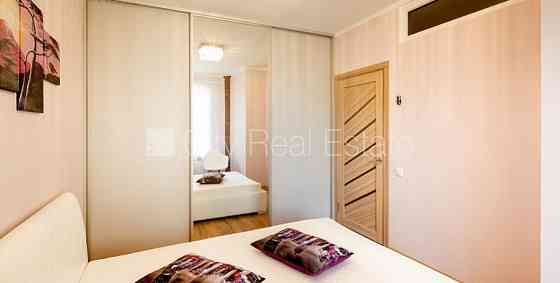 Здание во дворе, реновированный дом, возможность аренды парковки, вход со двора, Rīga