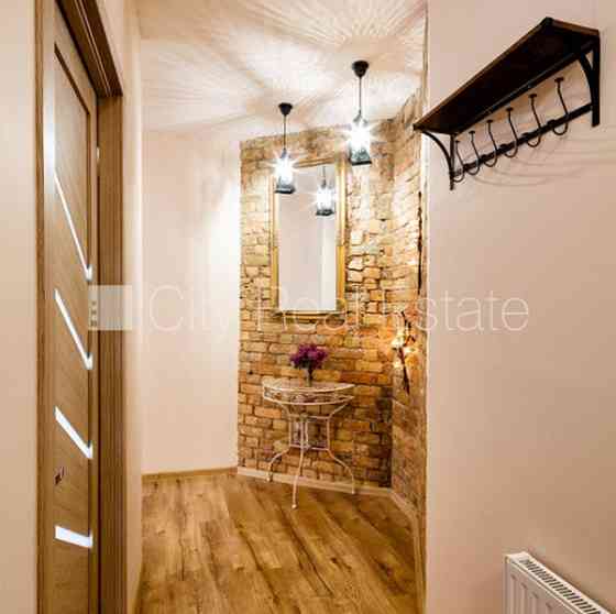 Здание во дворе, реновированный дом, возможность аренды парковки, вход со двора, Rīga