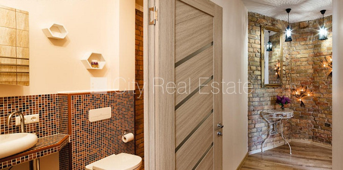 Pagalma ēka, renovēta māja, iespēja nomāt autostāvvietu, ieeja no pagalma, istabas izolētas Rīga - foto 13