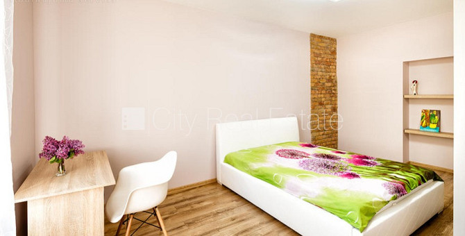 Pagalma ēka, renovēta māja, iespēja nomāt autostāvvietu, ieeja no pagalma, istabas izolētas Rīga - foto 7