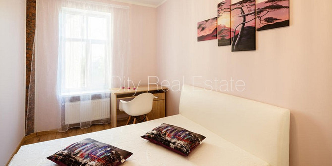 Pagalma ēka, renovēta māja, iespēja nomāt autostāvvietu, ieeja no pagalma, istabas izolētas Rīga - foto 3