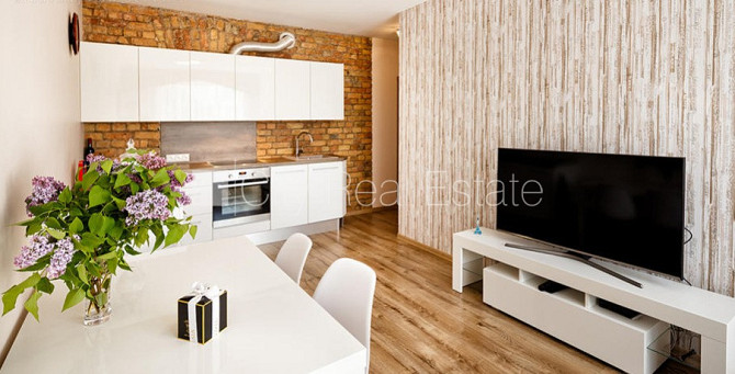 Pagalma ēka, renovēta māja, iespēja nomāt autostāvvietu, ieeja no pagalma, istabas izolētas Rīga - foto 1