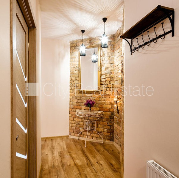 Pagalma ēka, renovēta māja, iespēja nomāt autostāvvietu, ieeja no pagalma, istabas izolētas Rīga - foto 6