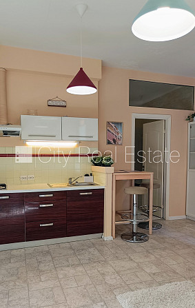 Фасадный дом, вход с улицы, лифт, лестничная клетка после косметического ремонта, Рига - изображение 14