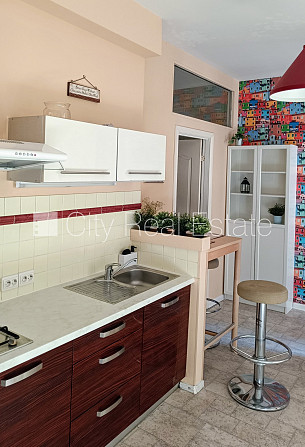 Фасадный дом, вход с улицы, лифт, лестничная клетка после косметического ремонта, Рига - изображение 11