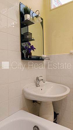 Фасадный дом, вход с улицы, лифт, лестничная клетка после косметического ремонта, Рига - изображение 17