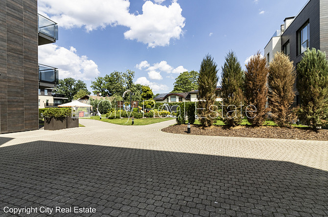 Новостройка, благоустроенная озеленённая территория, закрытый двор, территория Юрмала - изображение 16