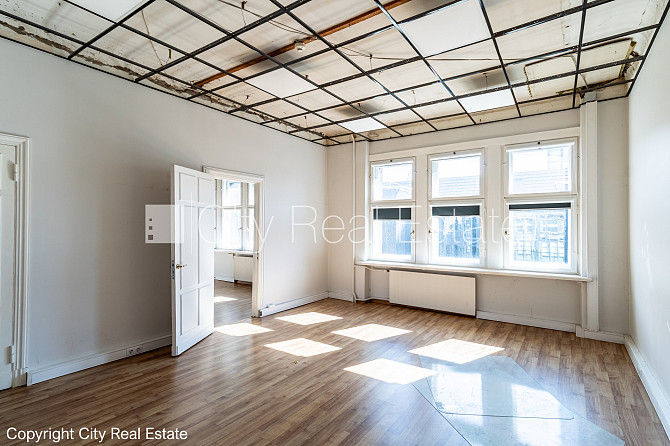 Фасадный дом, вход с улицы, лифт, окна выходят во двор, окна выходят на улицу, Рига - изображение 7