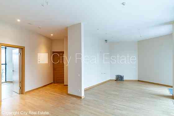 Земля в собственности, новостройка, монолитные бетонные стены, зеленая Юрмала