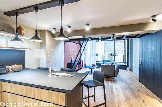 Дом во дворе, закрытый двор, место для машины, апартаменты люкс, количество спален Рига