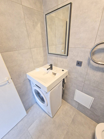 Фасадный дом, реновированный дом, закрытый двор, вход со двора, лестничная клетка Рига - изображение 14