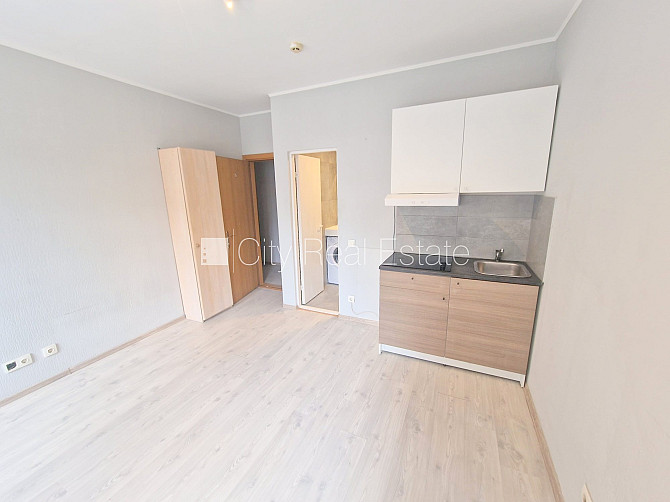 Фасадный дом, реновированный дом, закрытый двор, вход со двора, лестничная клетка Рига - изображение 5