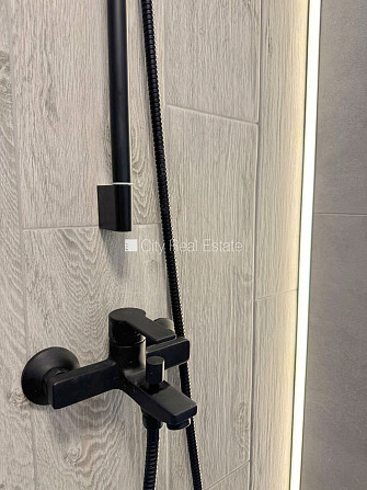 Фасадный дом, реновированный дом, закрытый двор, вход со двора, лестничная клетка Рига - изображение 12