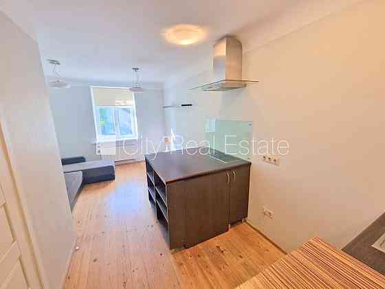 Фасадный дом, закрытый двор, возможность аренды парковки, вход с улицы и со двора, Рига