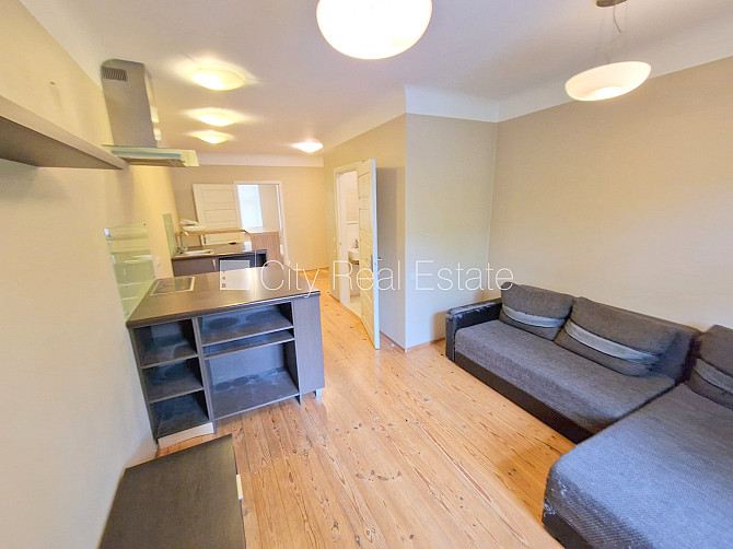 Фасадный дом, закрытый двор, возможность аренды парковки, вход с улицы и со двора, Рига - изображение 8