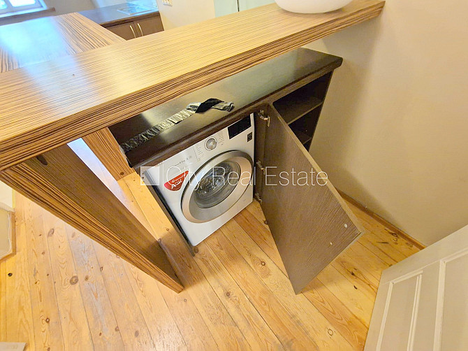 Фасадный дом, закрытый двор, возможность аренды парковки, вход с улицы и со двора, Рига - изображение 4