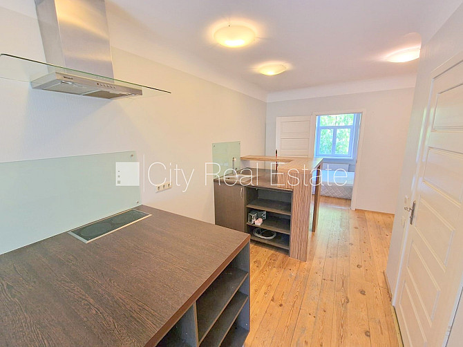 Фасадный дом, закрытый двор, возможность аренды парковки, вход с улицы и со двора, Рига - изображение 12