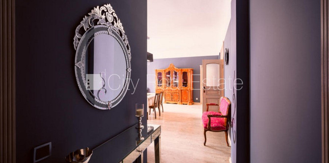 Здание во дворе, кирпичные стены, фасад с декоративной штукатуркой, Рига - изображение 9